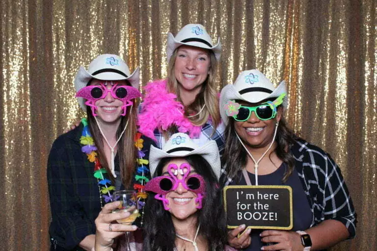 Gold-backdrop-Photobooth.jpg